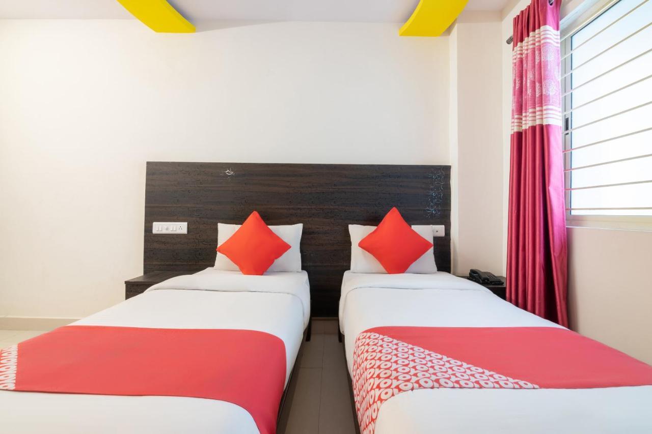 Oyo 13594 Mathrushree Residency Hotel Bangalore Exterior foto