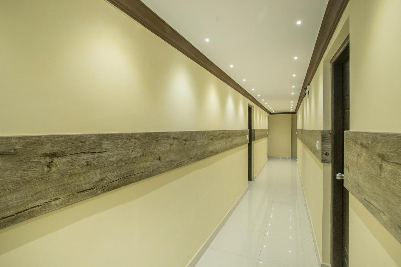Oyo 13594 Mathrushree Residency Hotel Bangalore Exterior foto
