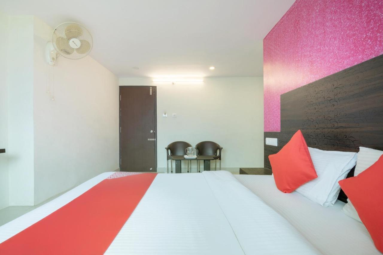 Oyo 13594 Mathrushree Residency Hotel Bangalore Exterior foto