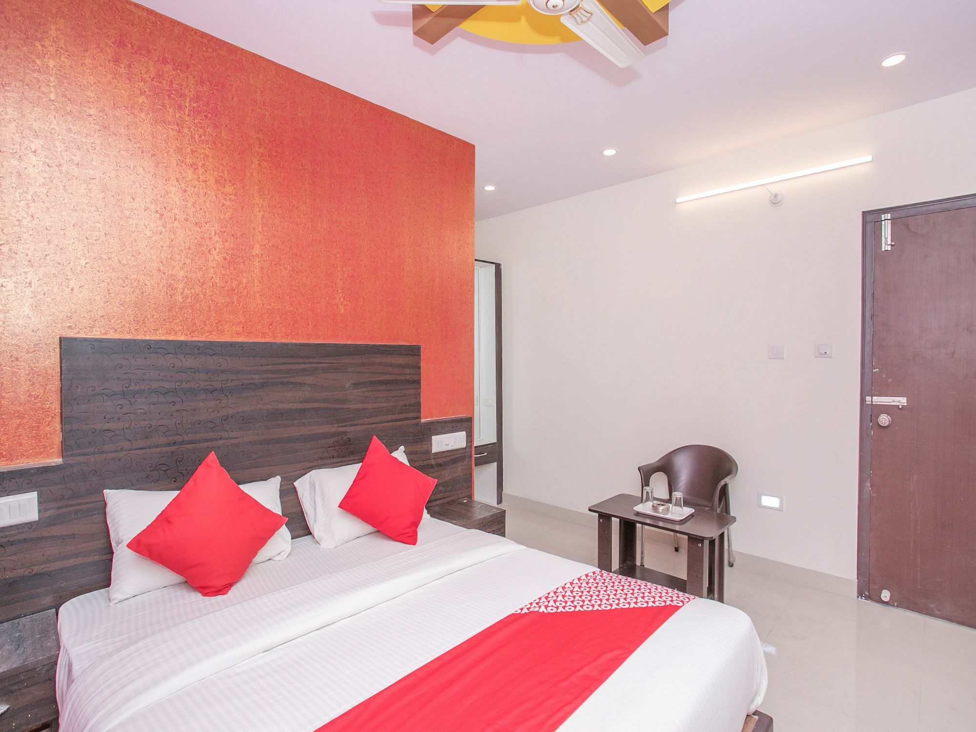 Oyo 13594 Mathrushree Residency Hotel Bangalore Exterior foto